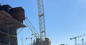 Osmaniye’de vinç devrildi: 1 ölü