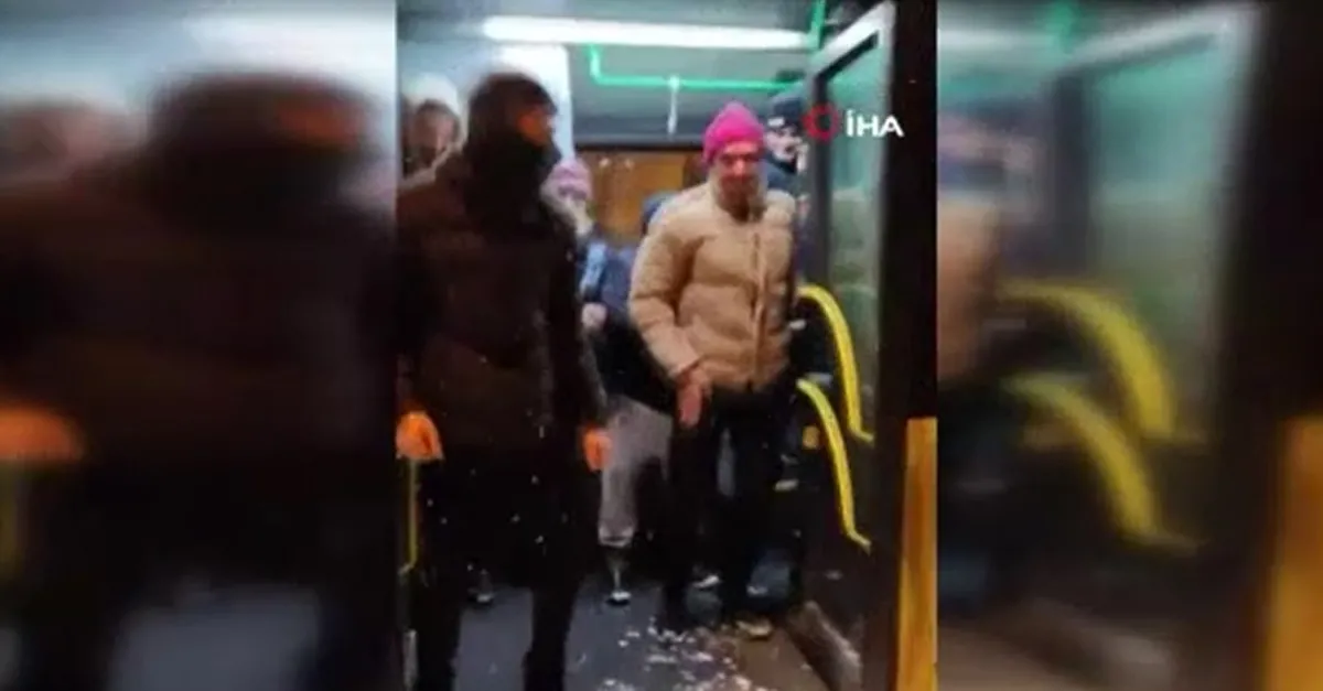 CHP'li İBB kar yağışında da sınıfta kaldı! Tuz yok buz var...