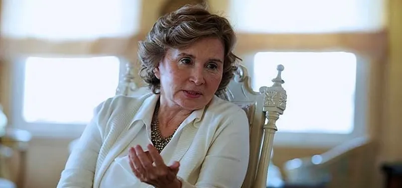 Nazlı Ilıcak polisten bakın nasıl kaçıyor?