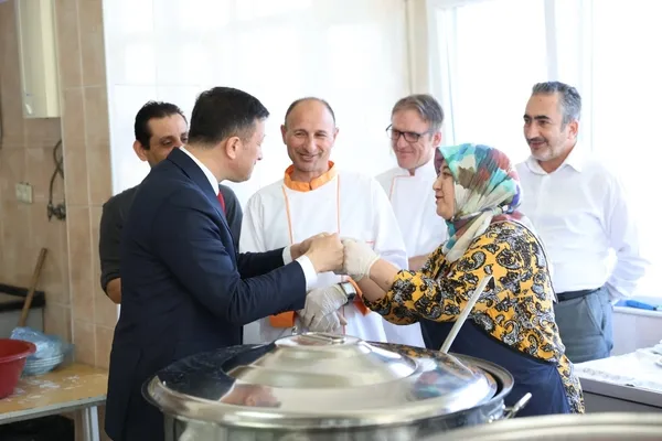 İzmir Büyükşehir Belediye Başkan adayı Hamza Dağ fabrika ve esnaf ziyareti!