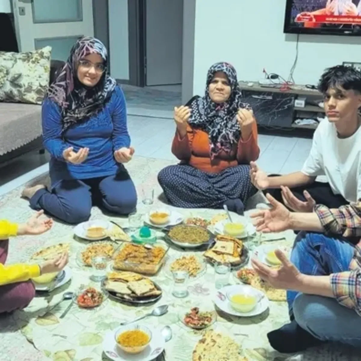 Çayırcık ailesinden Başkan Erdoğan’a teşekkür: Deprem korkusuyla değil sahur keyfiyle uyanıyoruz