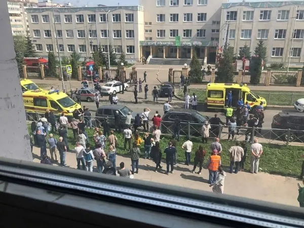 son-dakika-tataristan-cumhuriyetinin-baskenti-kazanda-okula-silahli-saldiri-1620720056089.jpeg Son dakika: Tataristan Cumhuriyeti’nin başkenti Kazan’da okula silahlı saldırı! - 1