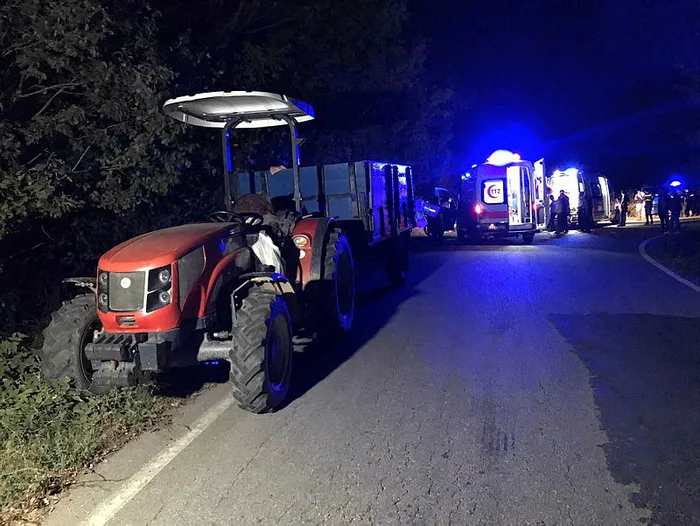 Sakarya'da fındık işçilerini taşıyan traktör devrildi - 2