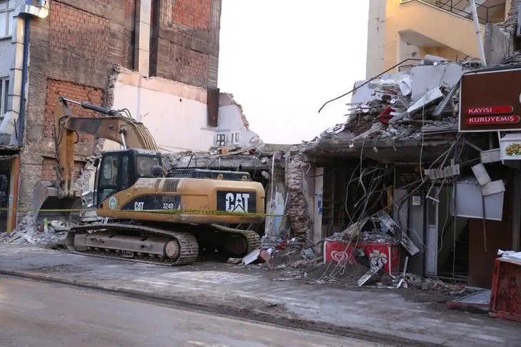 Malatya’da 2 katlı bir bina çöktü! Ekipler seferber oldu! İşte faciada son durum