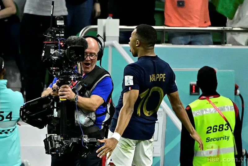 Mbappe çok rahat çok profesyonel! Turu adeta tek başına Fransa'ya getirdi! Polonya evine geri döndü 8