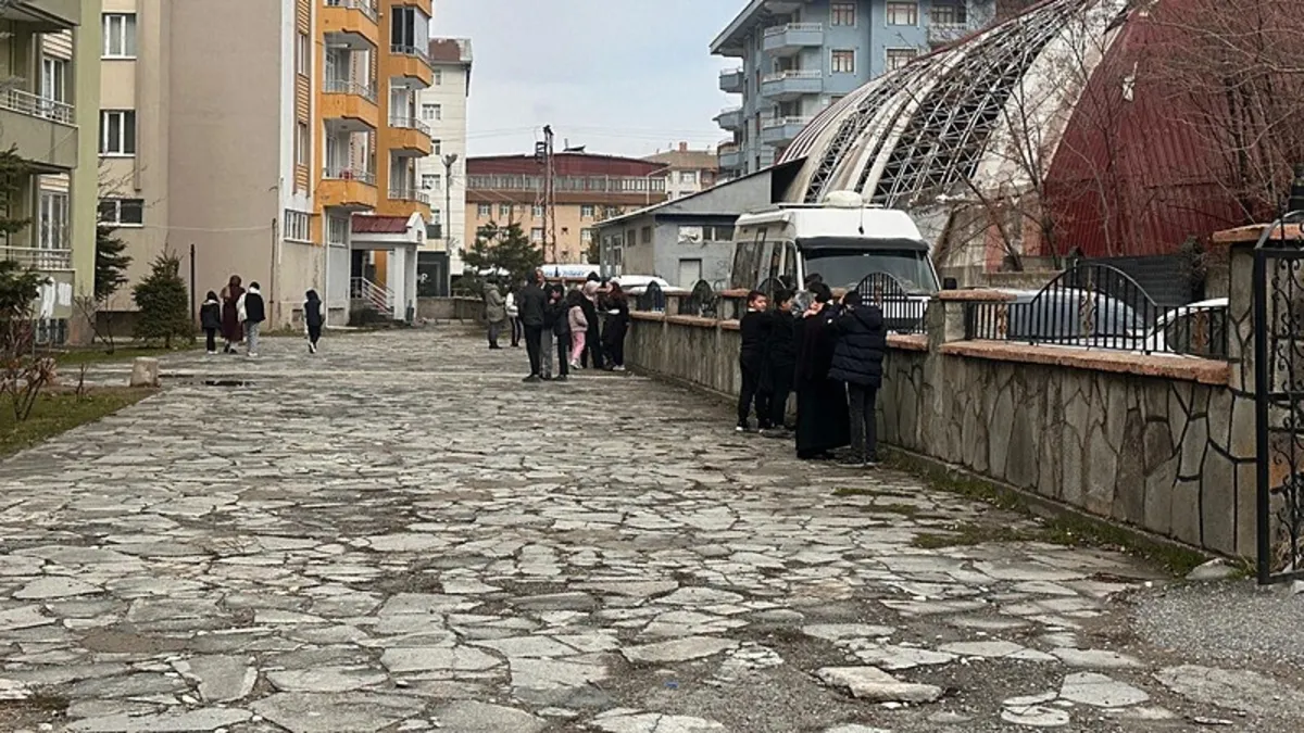 Van’da 5.2 büyüklüğünde deprem, çevre illerden de hissedildi! Uzmanlar A Haber’de değerlendirdi