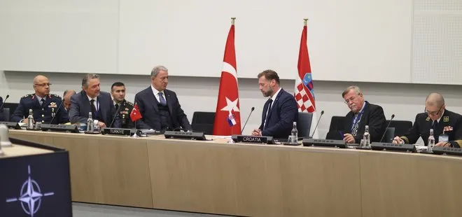 Son dakika: Milli Savunma Bakanı Hulusi Akar NATO Karargahı'nda Hırvatistan Savunma Bakanı Banozic ile görüştü