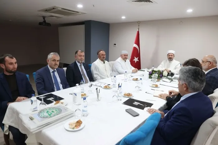 Diyanet İşleri Başkanı Erbaş Gürcistan müftüleriyle bir araya geldi