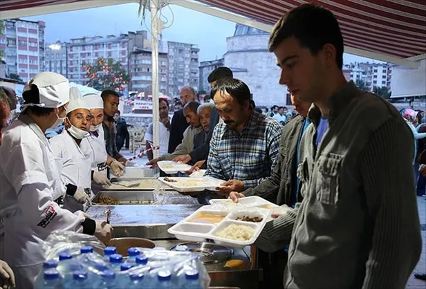 iftar-cadiri-istanbul-2023-ibb-iftar-cadirlari-nerede-ne-zaman-kurulacak-yenikapi-besiktas-kadikoy-uskudar-1679465338872.jpg