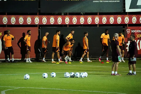galatasaray-molde-maci-hazirliklarini-tamamladi-1693246954402.jpg Galatasaray Molde maçı hazırlıklarını tamamladı! Wilfried Zaha ve Hakim Ziyech antrenmanda yer almadı - 1