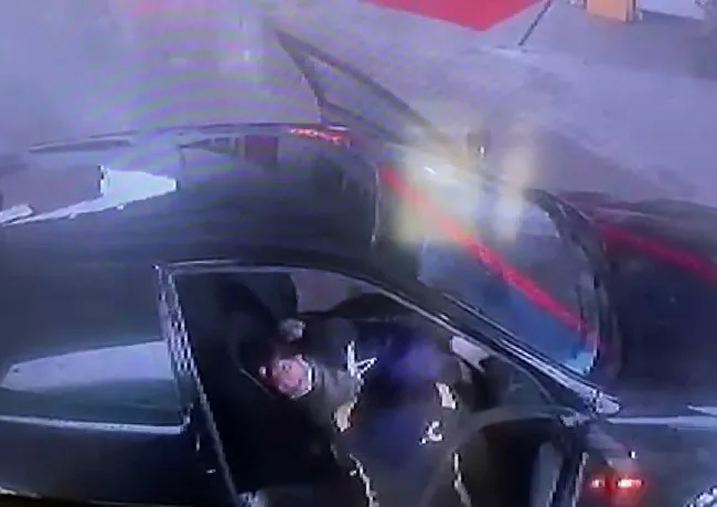 İstanbul'da hastaneye yetişemeyen kadın, benzin istasyonunda doğum yaptı - 3