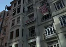 İstanbulda artçı sarsıntılarda balkon çöktü