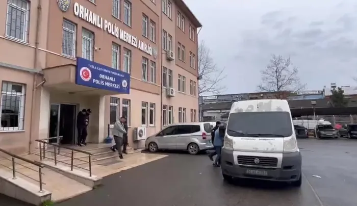 Tuzla’da husumetlisinin aracına kurşun yağdırdı! O anlar kamerada - 2