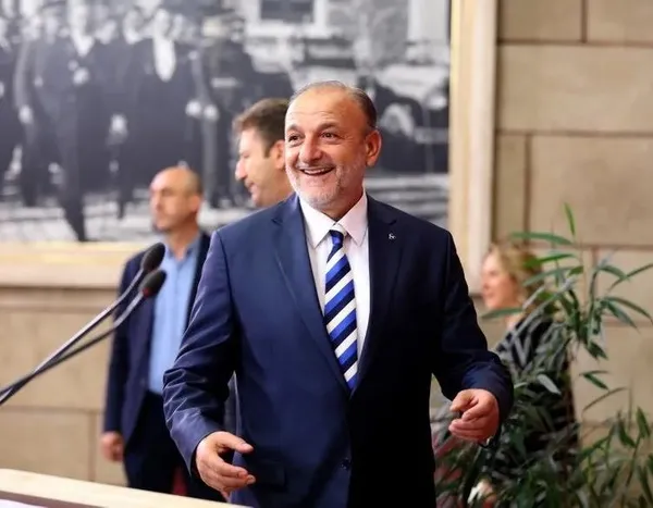 iyi-partide-simdi-de-ahlak-kavgasi-oktay-vural-ile-ibrahim-ozkan-birbirine-girdi-1703341021260.jpeg İYİ Parti’de şimdi de ahlak kavgası! Oktay Vural ile İbrahim Özkan birbirine girdi - 4