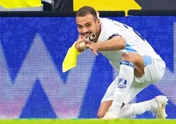 Dünya bu görüntüleri konuşuyor! İsrailli futbolcudan skandal provokasyon: Korner direğini söküp tribünlere silah çekti