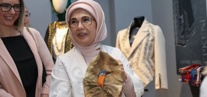 Emine Erdoğan ve Milli Eğitim Bakanı Mahmut Özer, İzmir'de kültür sanat merkezini açtı