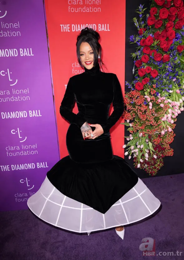 Rihanna hamile mi? İşte Diamond Ball 2019'da göbeğiyle dikkat çekti 9