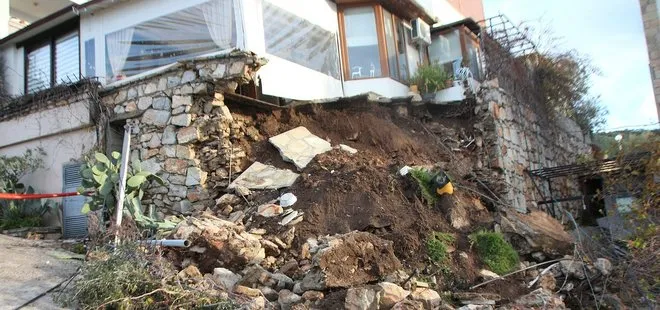 Bodrum’da aşırı yağış: Bir evin istinat duvarı yıkıldı