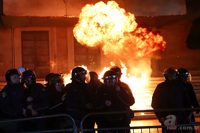 Tiran'da yolsuzluk iddiaları sokakları karıştırdı! Arnavutluk'ta Edi Rama hükümetine istifa çağrısı 8