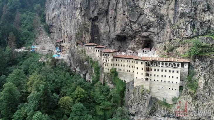 Sümela Manastırı’nda 900 bin tonluk kaya temizliği