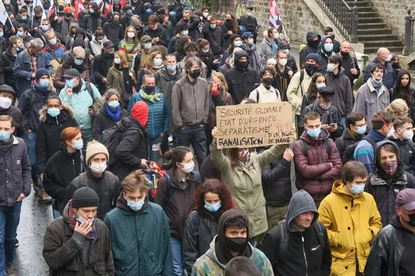 Fransa'da sokaklar karıştı! Binlerce protestocu Paris'te polisle çatıştı - 3