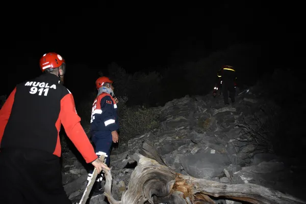 kayaliklardan-dusen-unlu-is-insani-8-saatte-kurtarildi-1609902311487.jpg Kayalıklardan düşen ünlü iş insanı Ahmet Azmi Zırh 8 saatte kurtarıldı - 2
