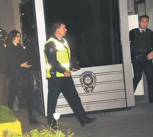 Ayşe Hatun Önal ortalığı birbirine kattı - 1
