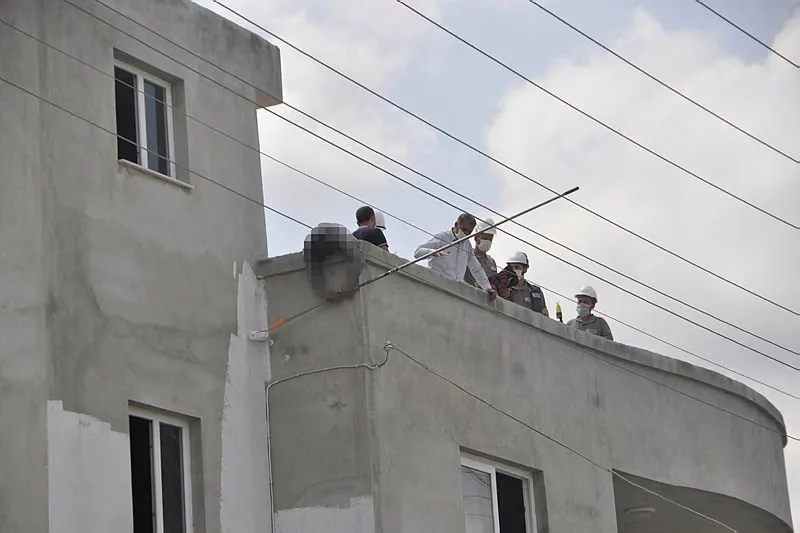 Son Dakika Adana Da Yurek Yakan Olay Boya Yaparken Akima Kapilan
