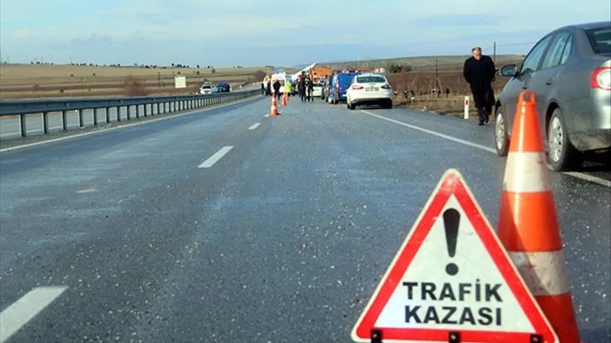 Siirt'te minibüs ile hafif ticari aracın çarpıştı: 5 kişi yaralandı