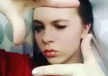Küçük kız canlı yayında canına kıydı