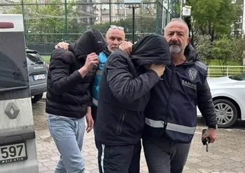 Öğretmeni darbeden 2 şüpheli adliyede