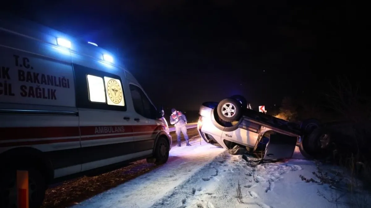 Buzlanma kazaları felakete yol açtı: 12 kişi yaralandı