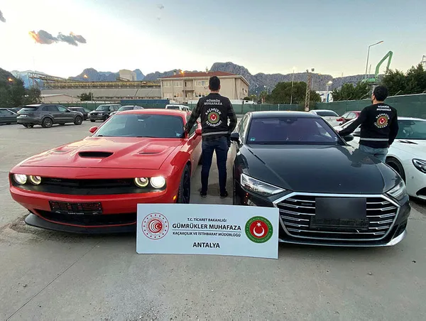 Gümrük muhafaza ekipleri 187 milyon liralık 15 kaçak lüks otomobile el koydu - 2
