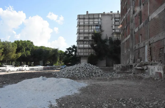 İzmirlinin çilesi bitmiyor! Belediye 'yıkacağız' deyip evinden çıkarttı, vatandaş bir yıldır sokakta - 2