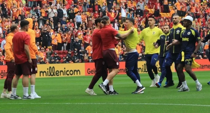 Galatasaray - Fenerbahçe derbisinin PFDK sevkleri açıklandı! Sarı lacivertlilerde 7 isim...