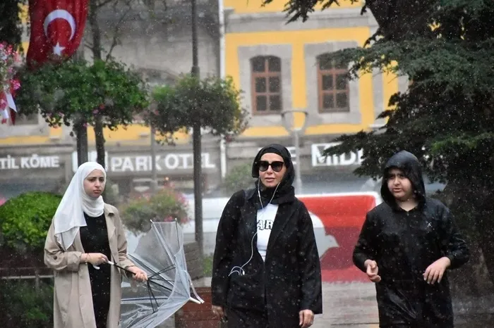 Son dakika | Meteoroloji'den 5 ile sarı kodlu yağış uyarısı! İstanbul'a yağmur müjdesi! Bugün hava nasıl olacak? İşte il il son durum - 7