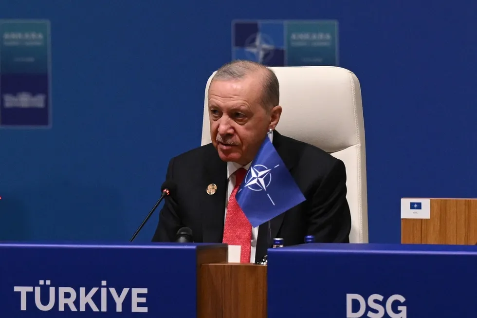 baskan-erdogandan-36-nato-devlet-ve-hukumet-baskanlari-zirvesinde-tarihi-mesajlar-savunmadaki-kisitlamalar-kal-1783508054728.jpeg Başkan Erdoğan'dan 36. NATO Devlet ve Hükümet Başkanları Zirvesi'nde tarihi mesajlar: Savunmadaki kısıtlamalar kalkmalı - 4
