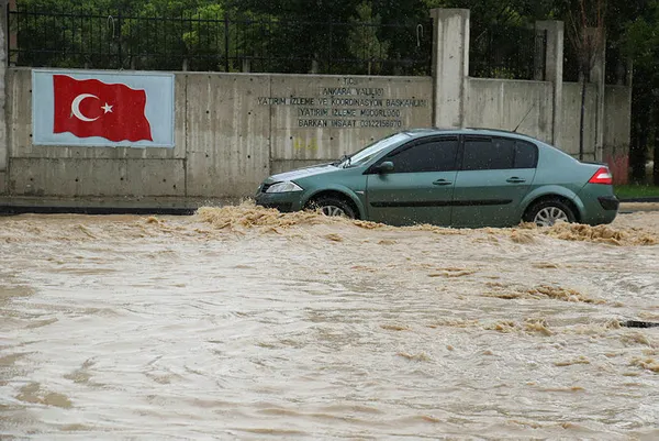 5 günlük hava durumunda sağanak yağmur görüldü! İstanbullulara sarı kodlu uyarı | 2 bölgeye fırtına dönüyor - 8