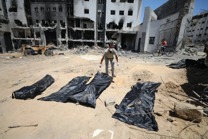 Şifa Hastanesinde bulunan üçüncü toplu mezardan 49 ceset çıkarıldı