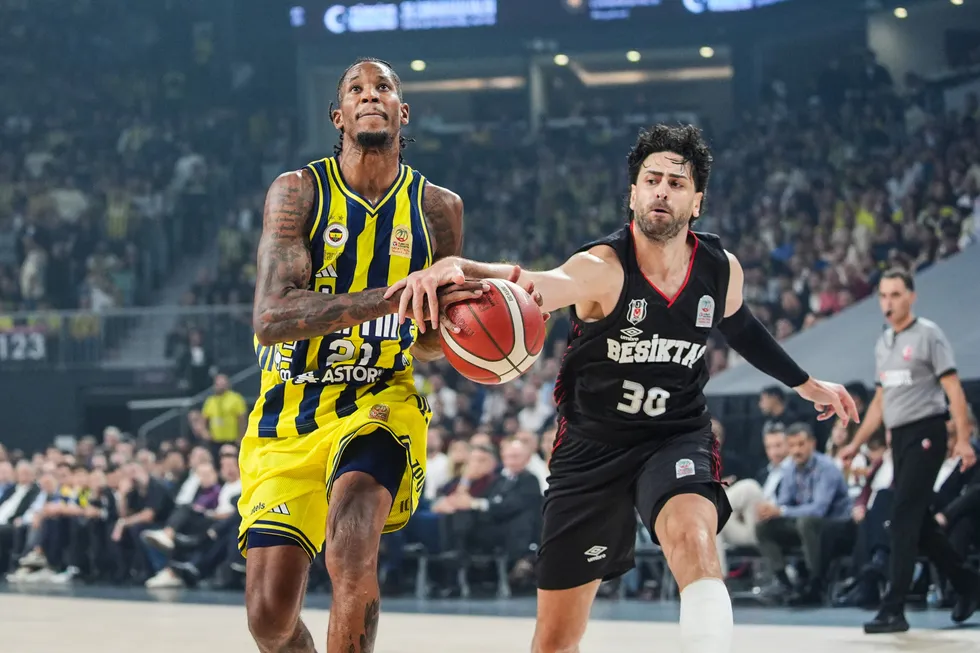 fenerbahce-finalde-besiktasi-maglup-ederek-cumhurbaskanligi-kupasini-muzesine-goturdu-1790105767252.jpg Fenerbahçe finalde Beşiktaş'ı mağlup ederek Cumhurbaşkanlığı Kupası'nı müzesine götürdü - 4