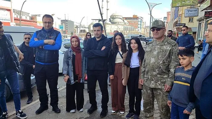 Selçuk Bayraktar’dan Hakkari’deki askerlere ziyaret! Bu bölge tümüyle terörden arındırılmış, barış ve huzur içinde...