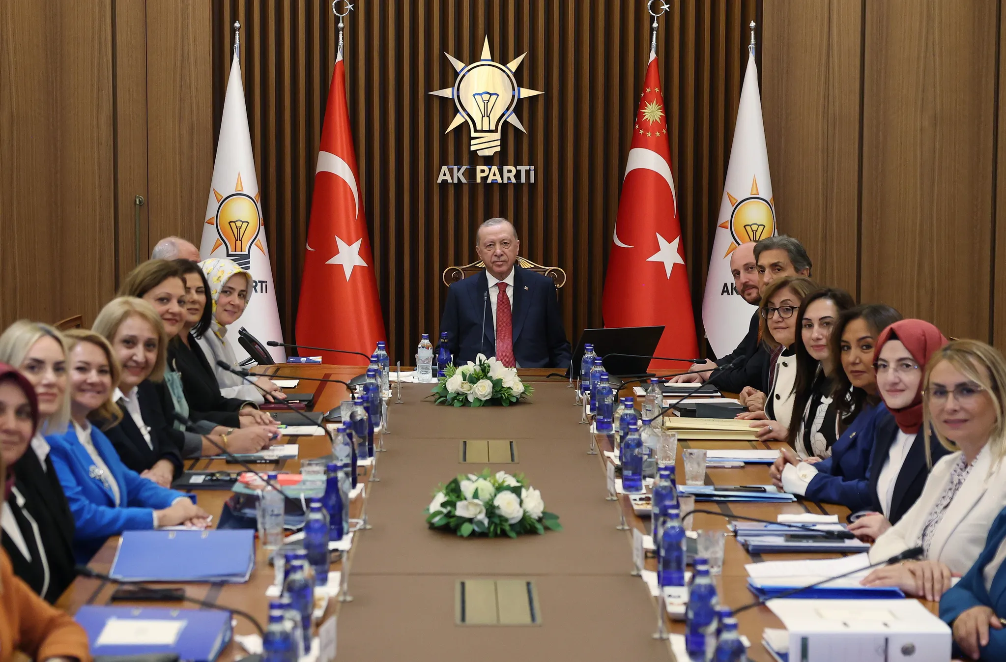 Başkan Erdoğan AK Parti'nin kadın belediye başkanlarını Kongre Merkezi'nde kabul etti! 18 başkan katıldı