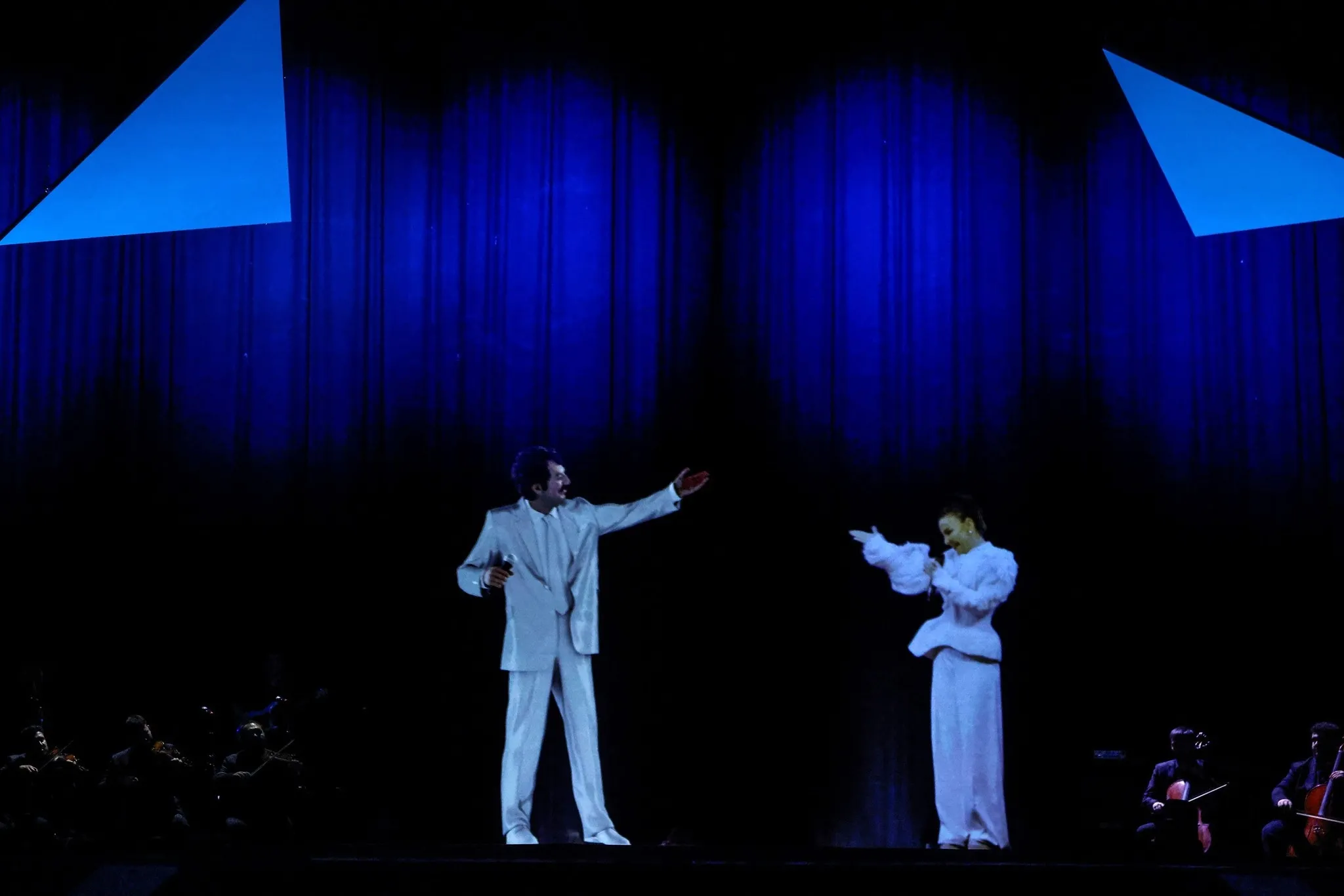 5G devrimi sahnede başladı: Müslüm Gürses hologramıyla unutulmaz gece