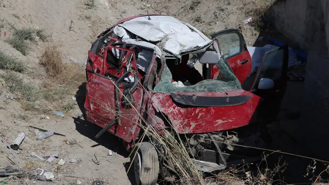 Ankara'da araç kontrolden çıktı şarampole devrildi: Aynı aileden 3 ölü, 1 yaralı