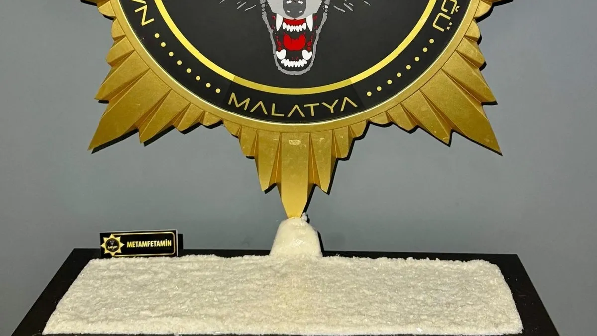 Malatya'da yolcu otobüsünde 11 kilo 400 gram sentetik uyuşturucu ele geçirildi