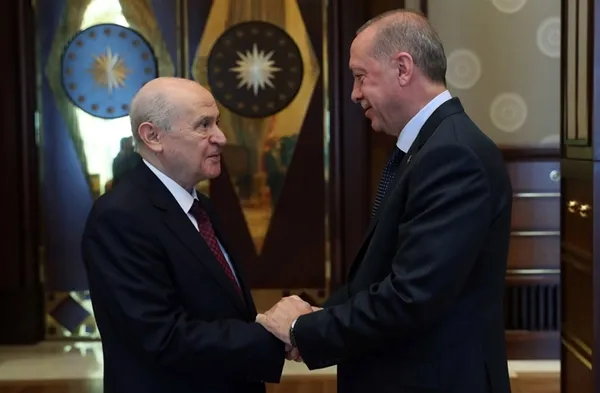 AK Parti Sözcüsü Ömer Çelik’ten Papa ziyaretindeki skandal haritaya sert tepki! Türkiye Cumhuriyeti hesabını soracaktır