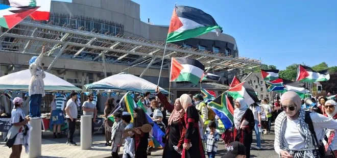 İskoçya’da Filistin’e tam destek! Binler sokaklara döküldü: Barış sağlanana kadar meydanlardayız