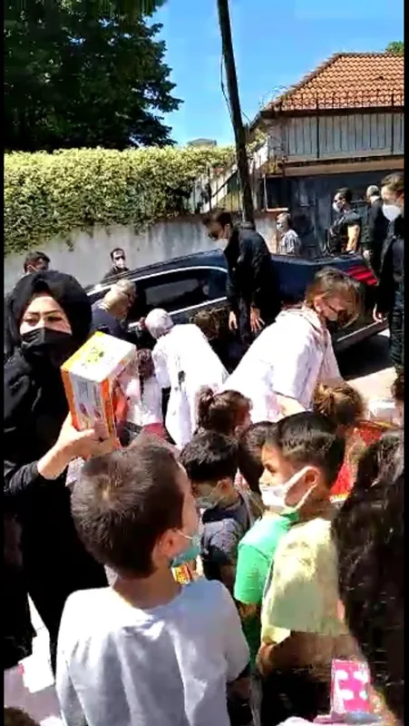 Son dakika: Başkan Erdoğan'ı "Tayyip Dede" diye seslenerek durdurdular! Çocuklara sürpriz hediye - 2