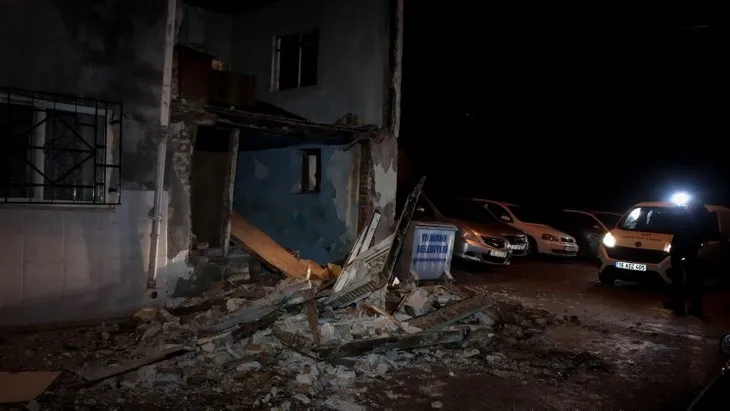 Bursa’da lodos ortalığı birbirine kattı! Binanın duvarları yıkıldı