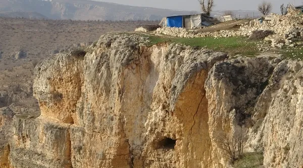 1678260237845.jpg Malatya'da ürküten görüntü! Bin 400 metre rakımda dev yarıklar - 1